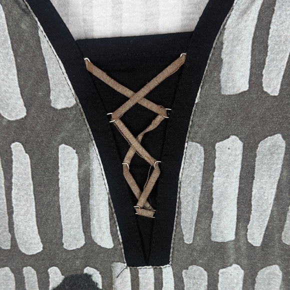 Simply Art Dolcezza Black Green Daisy Criss Cross Art Long Sleeve Large Tunic. - Picture 6 of 12